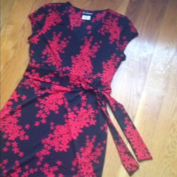 Red Floral Design Dress - Picture 5 of 6
